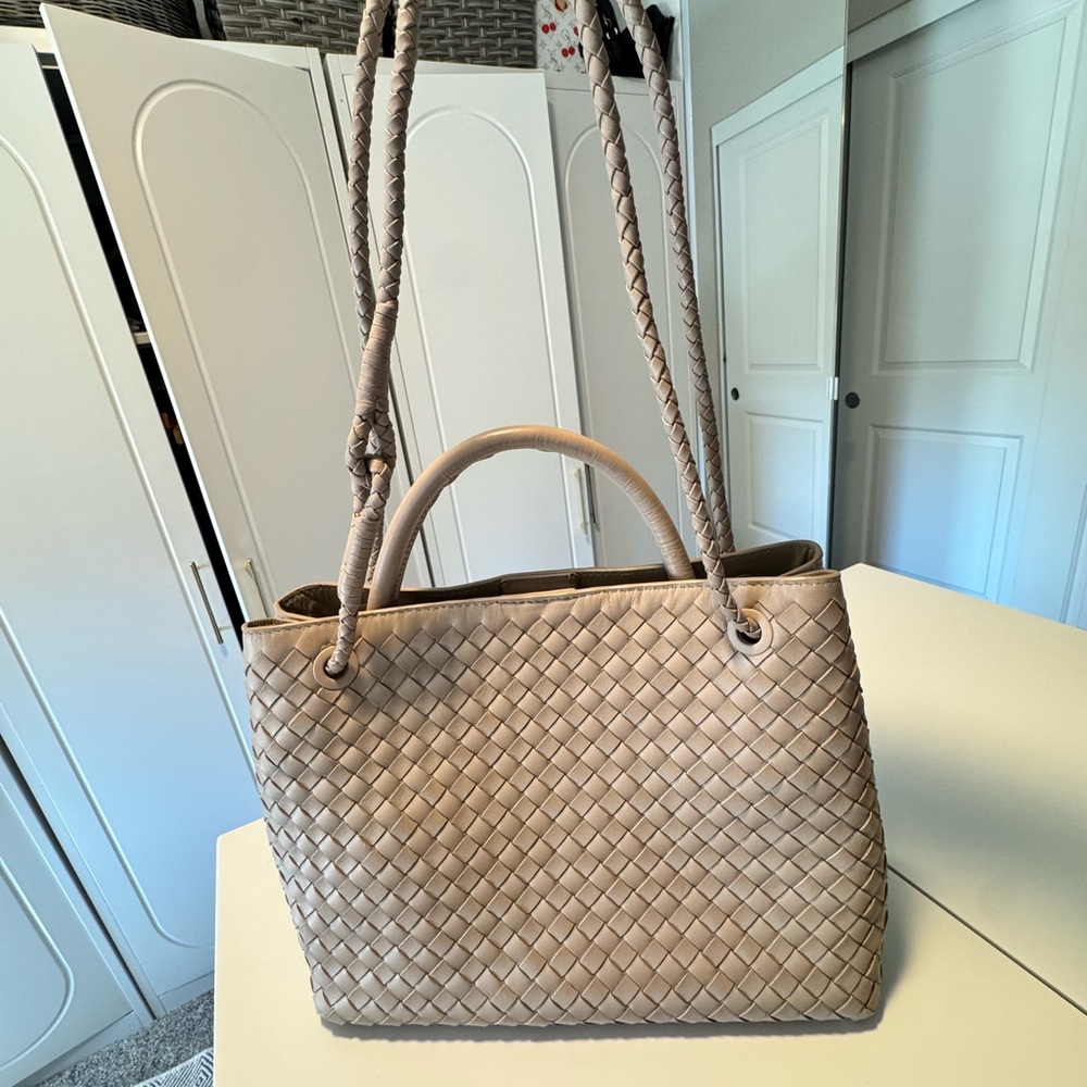 Quince Italian Leather Hand Woven Satchel in Taupe - Picture 8 of 12